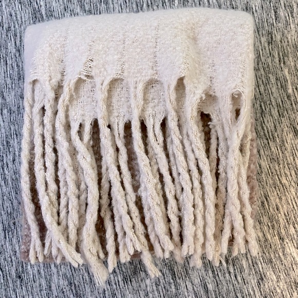 Scarf - Picture 1 of 2